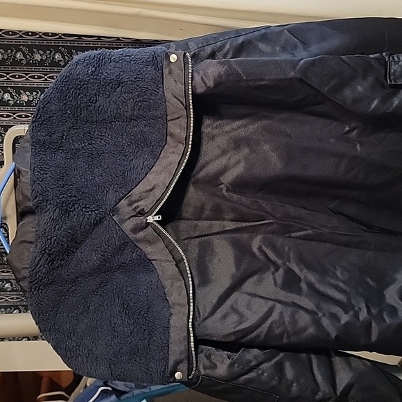 Men's officers coat. Zip front and zip hood. X large - Picture 3 of 4
